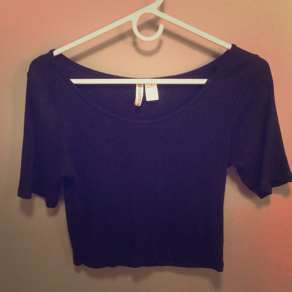 Quarter sleeve crop top